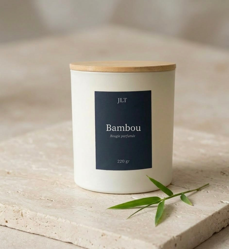 Bougie parfumée Bambou JLT dans un décor végétal épuré