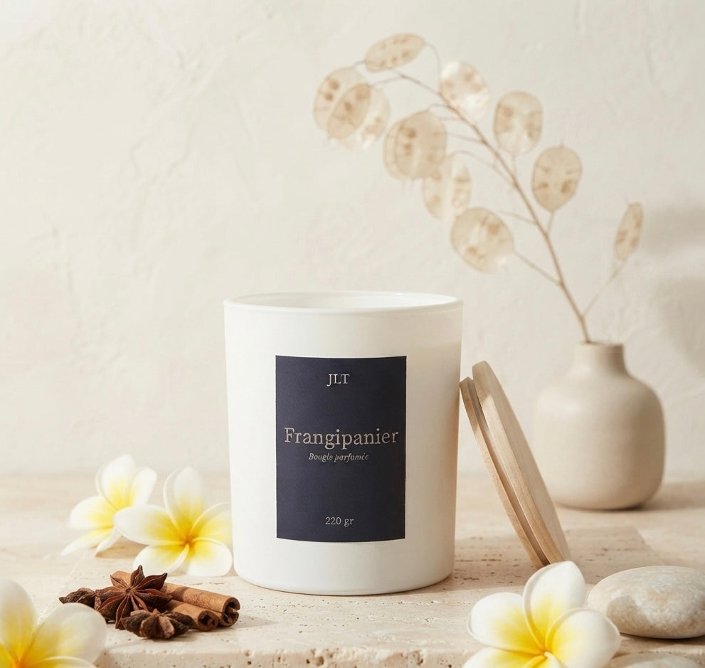 Bougie parfumée Frangipanier JLT 220 g aux notes florales et solaires